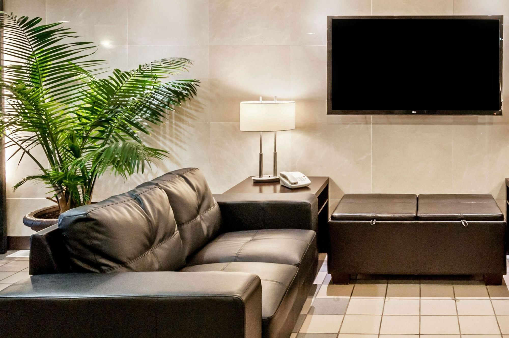 Homestay Express Airdrie Luaran gambar
