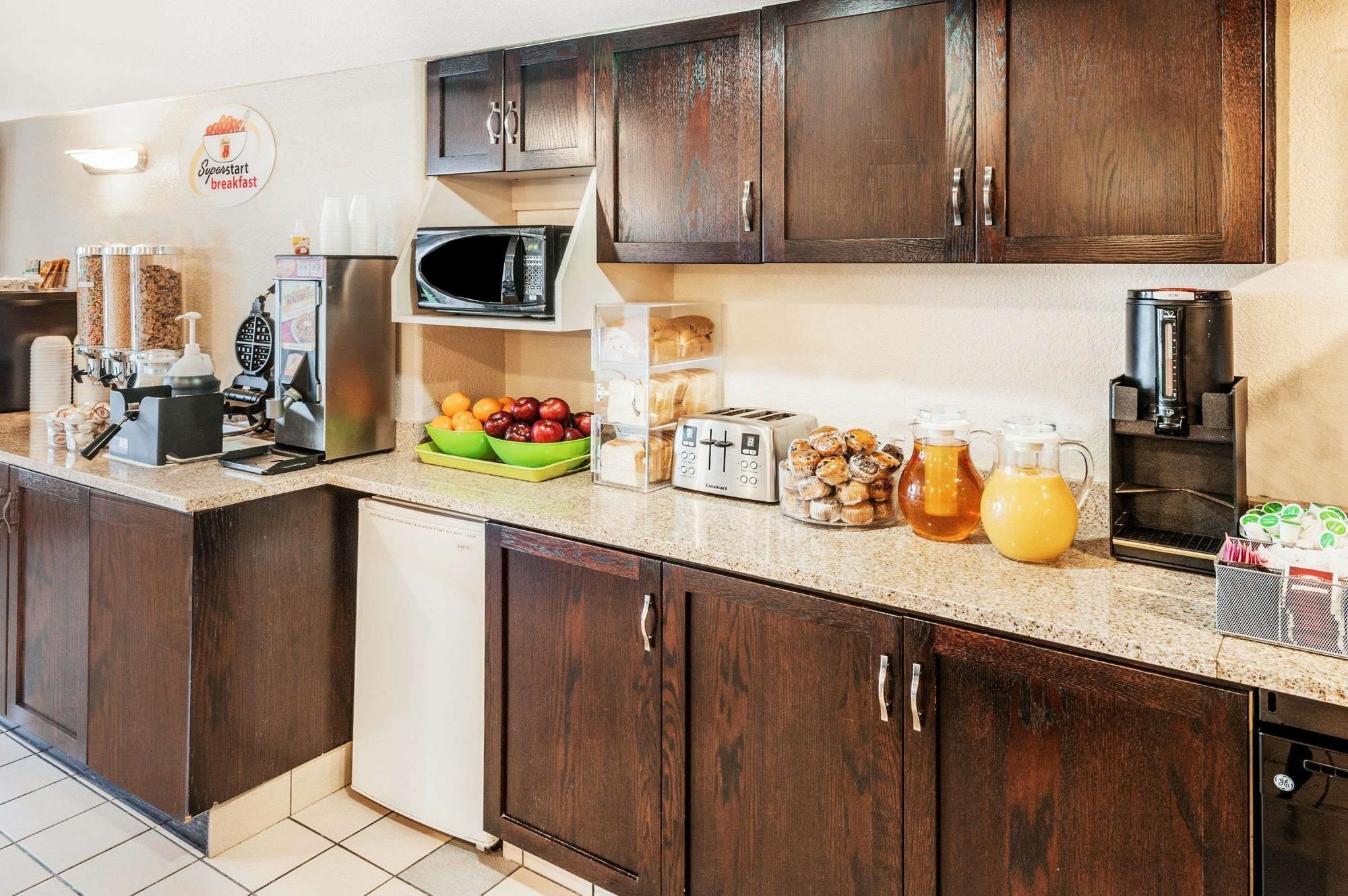Homestay Express Airdrie Luaran gambar