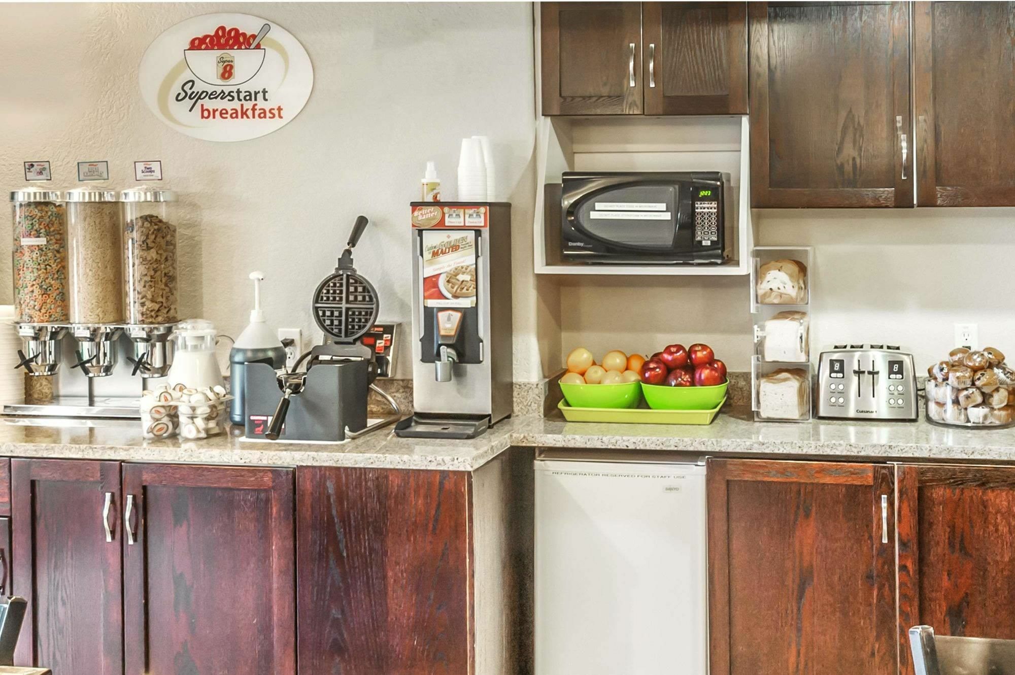 Homestay Express Airdrie Luaran gambar