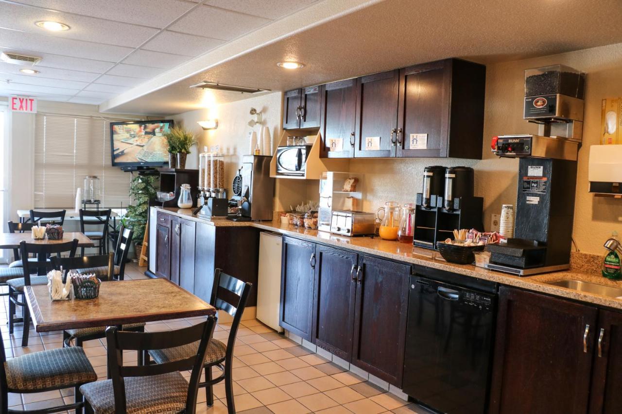 Homestay Express Airdrie Luaran gambar